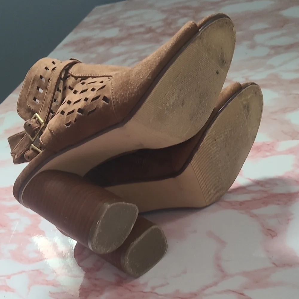 GUC Madden Girl Addy Peep-Toe Chestnut Block Heel Sandals Sz 7.5